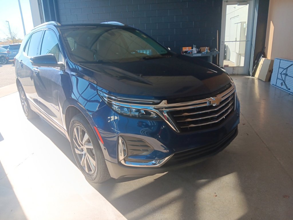 Used 2022 Chevrolet Equinox Premier AWD/4WD image 2