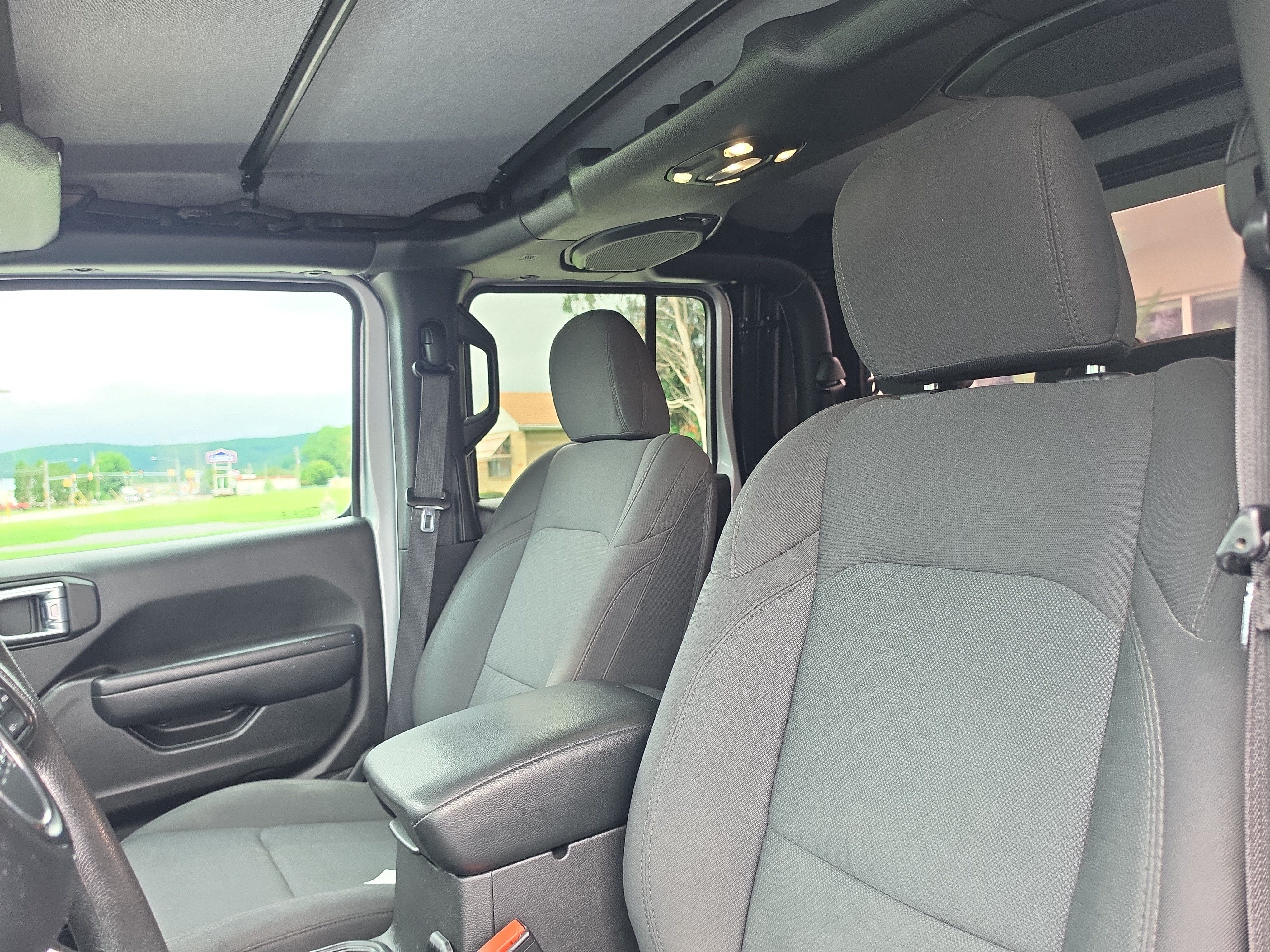 Used 2022 Jeep Gladiator Sport AWD/4WD image 13