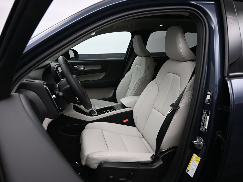 New 2026 Volvo XC40 B5 Ultra w/ Climate Package AWD/4WD image 18