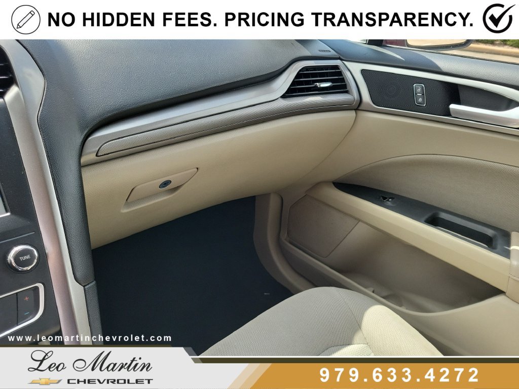 Used 2019 Ford Fusion SE FWD image 26