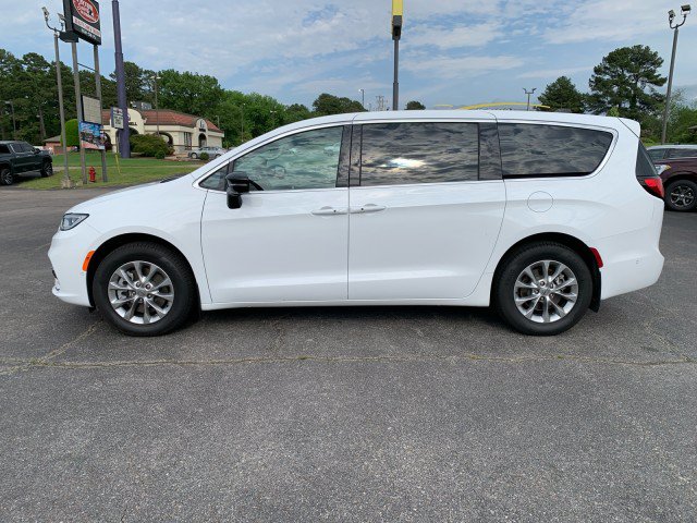 Used 2024 Chrysler Pacifica Touring-L AWD/4WD image 11