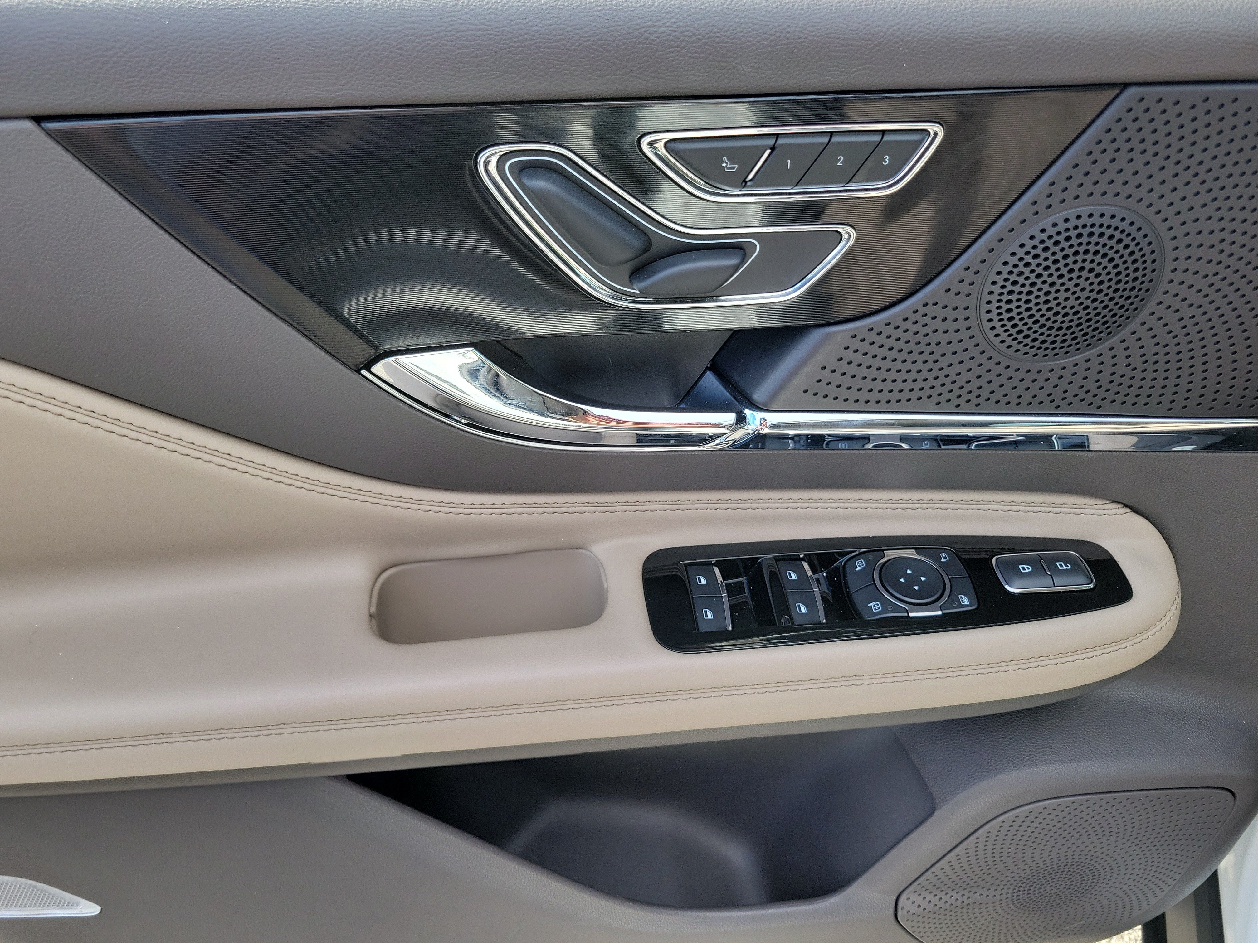 Certified 2024 Lincoln Corsair Reserve FWD image 13