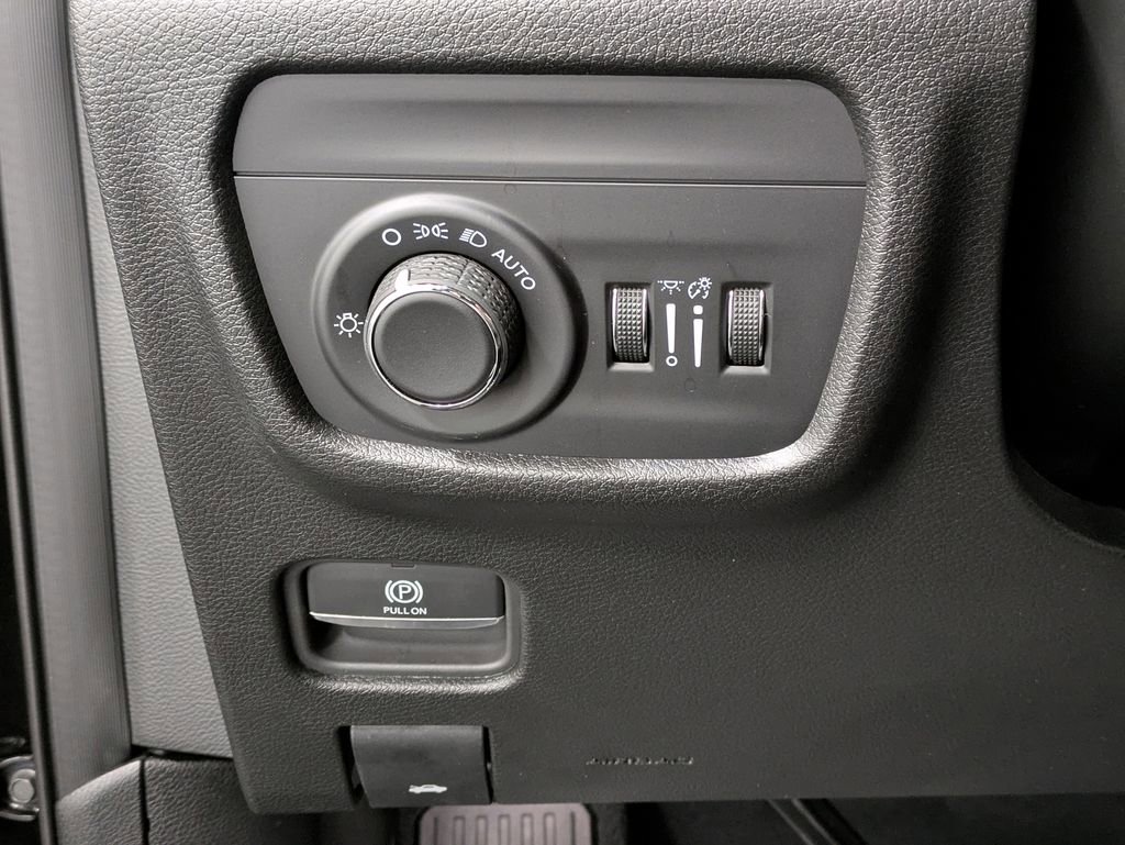 Used 2025 Jeep Grand Cherokee L Altitude AWD/4WD image 20