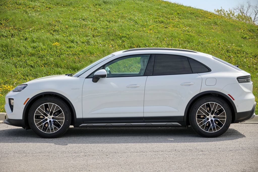 New 2026 Porsche Macan 4 Electric AWD/4WD image 2
