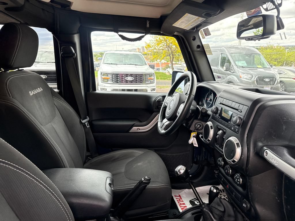 Used 2016 Jeep Wrangler Unlimited Sahara w/ Connectivity Group AWD/4WD image 26