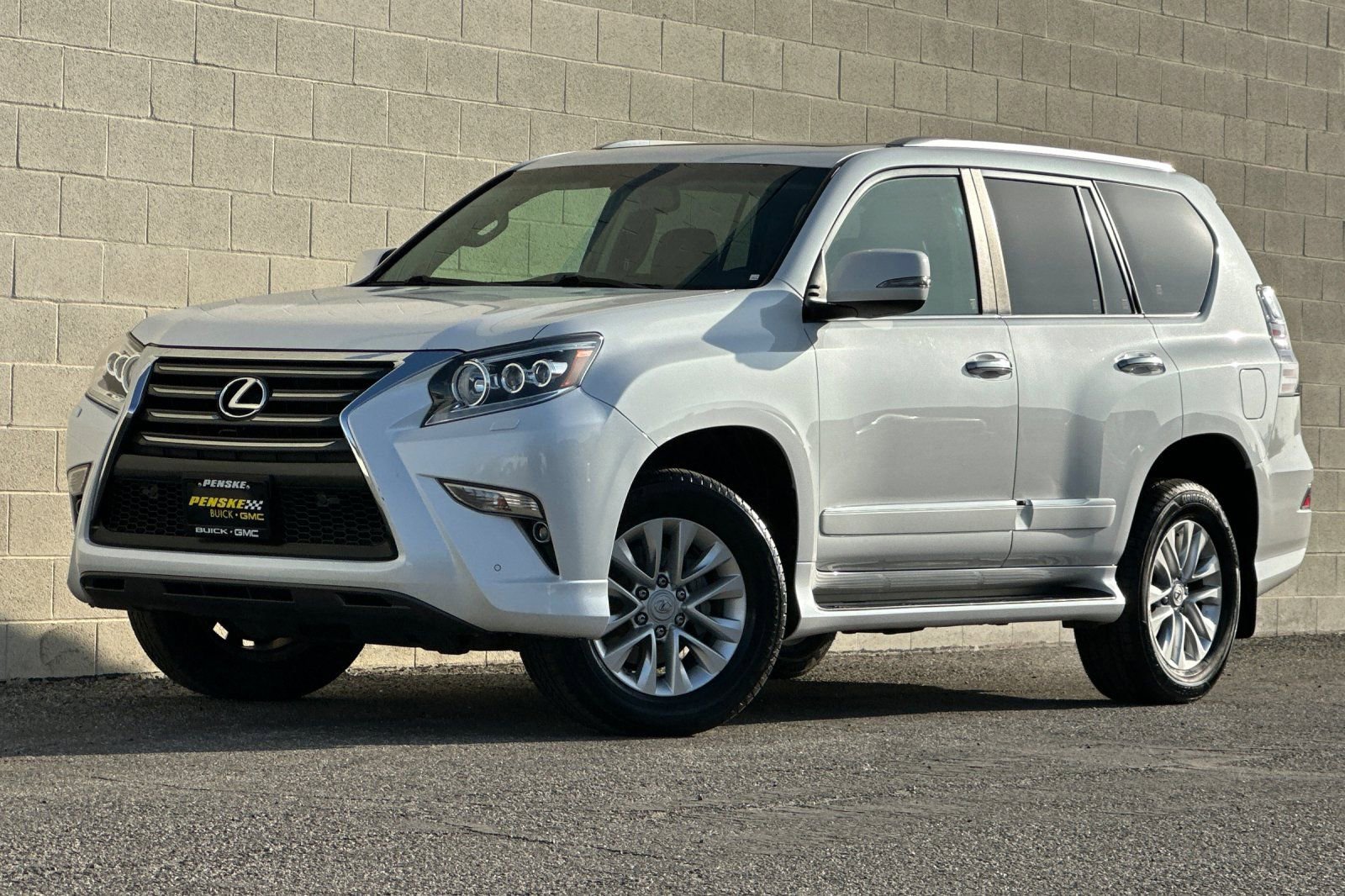 Used 2017 Lexus GX 460 Premium w/ Premium Package image 8