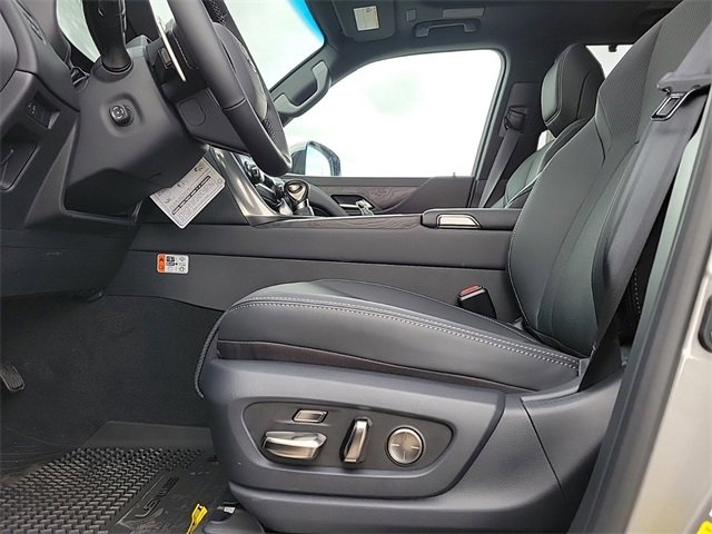 New 2025 Lexus LX 600 4WD w/ Premium Package image 16