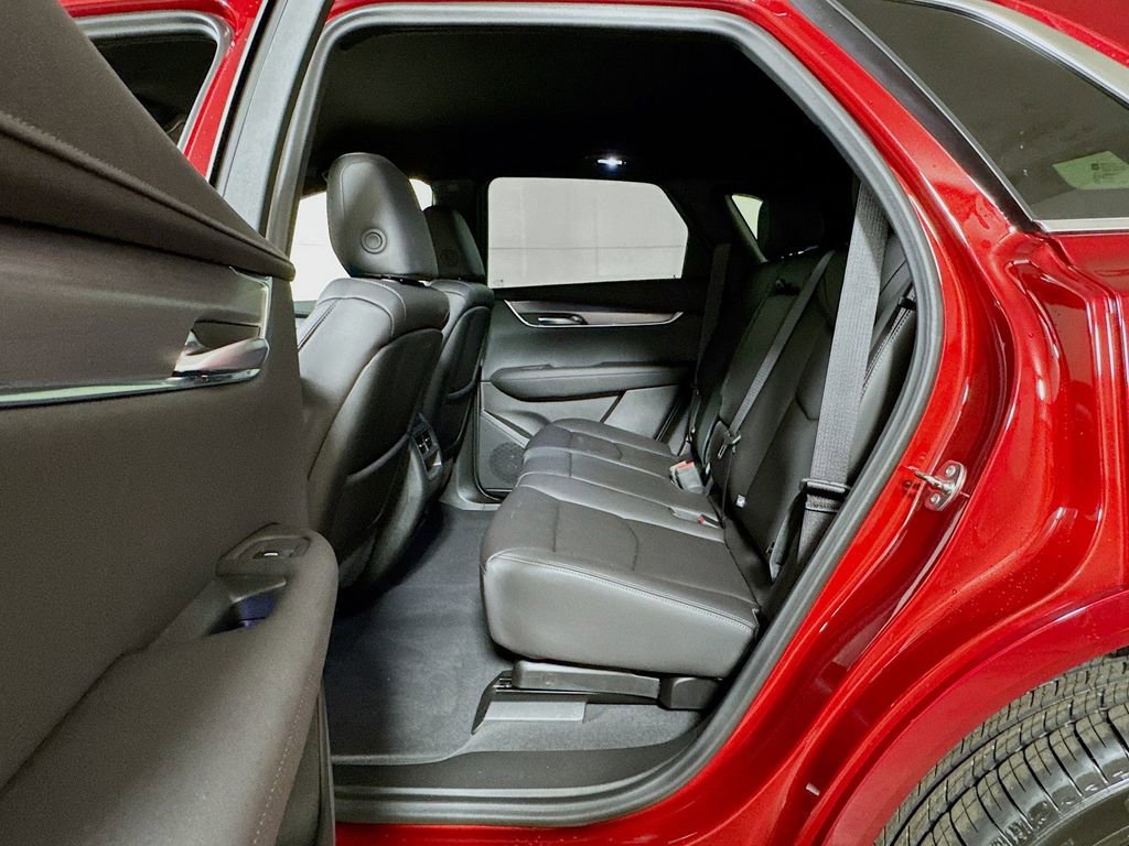 New 2026 Cadillac XT5 Luxury w/ LPO, ONYX Package image 13