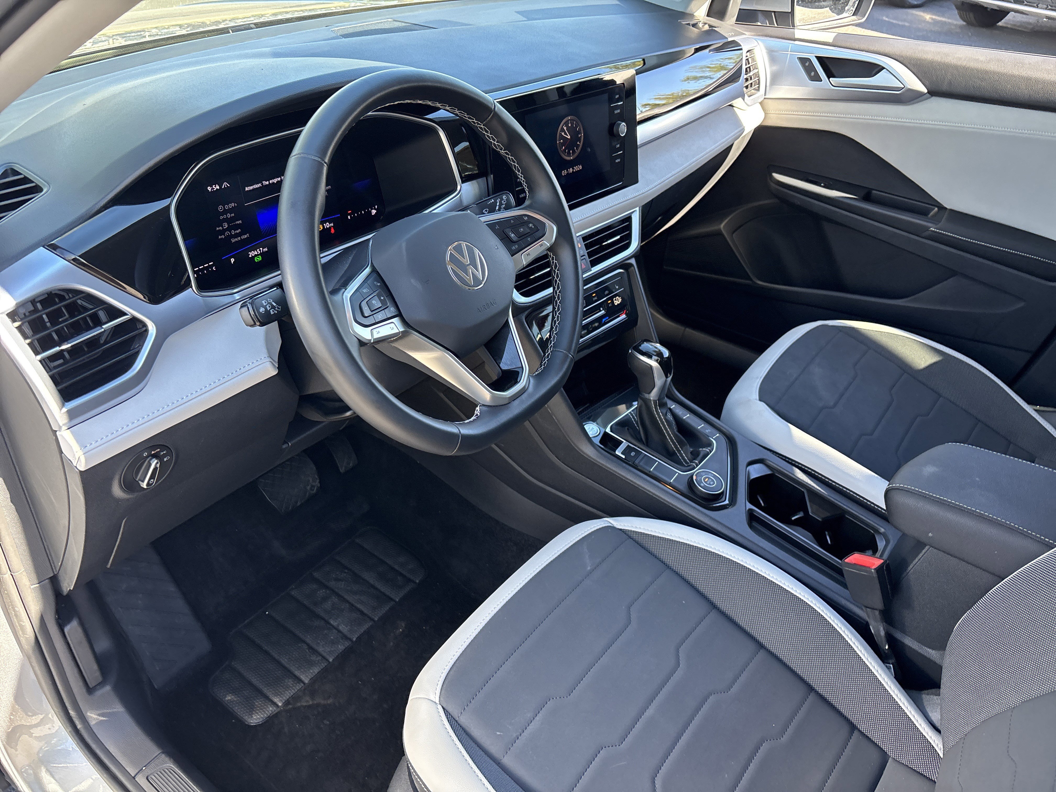 Used 2025 Volkswagen Taos SE image 17