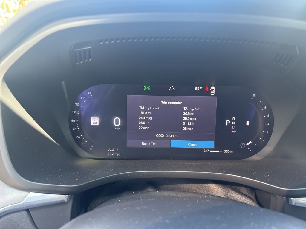 Used 2024 Volvo XC60 B5 Core image 1