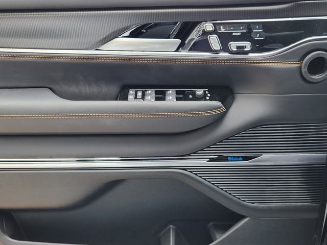New 2026 Jeep Grand Wagoneer Summit AWD/4WD image 17