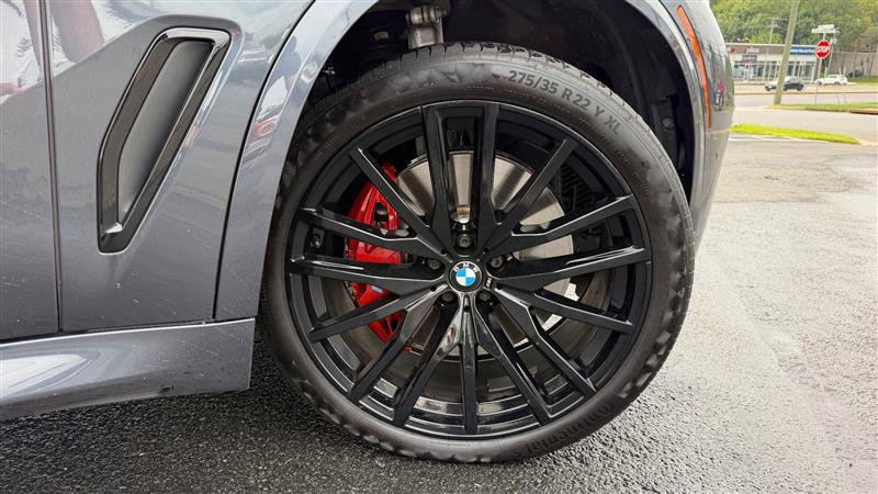 Used 2022 BMW X5 M50i AWD/4WD image 16