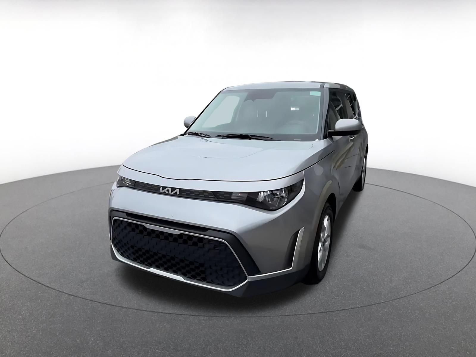 Used 2025 Kia Soul LX w/ LX Technology Package FWD image 6