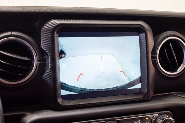 Used 2018 Jeep Wrangler Unlimited Sahara AWD/4WD image 14
