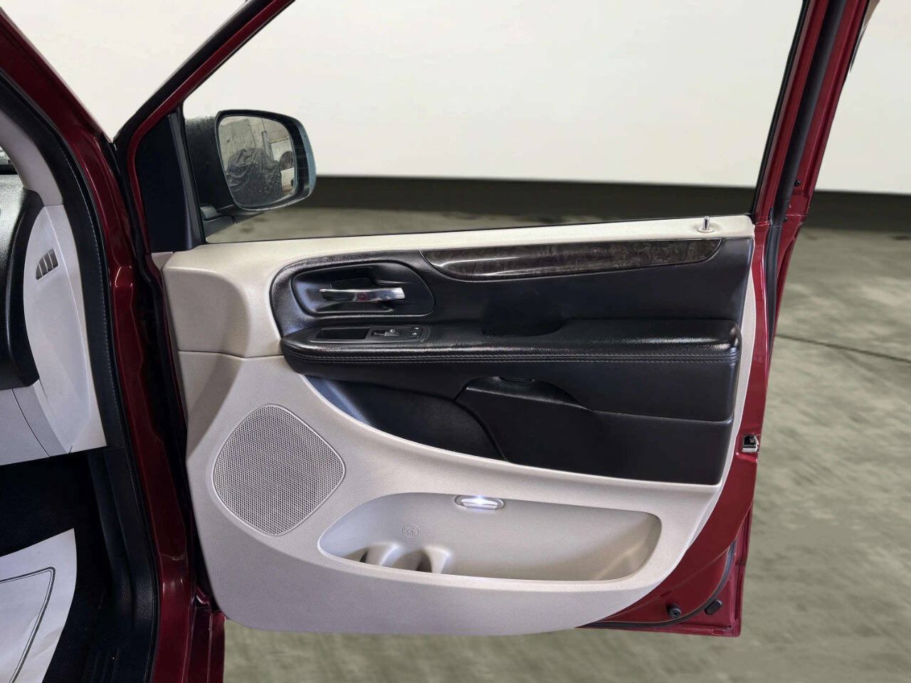 Used 2016 Dodge Grand Caravan SE w/ Quick Order Package 29E SE FWD image 17