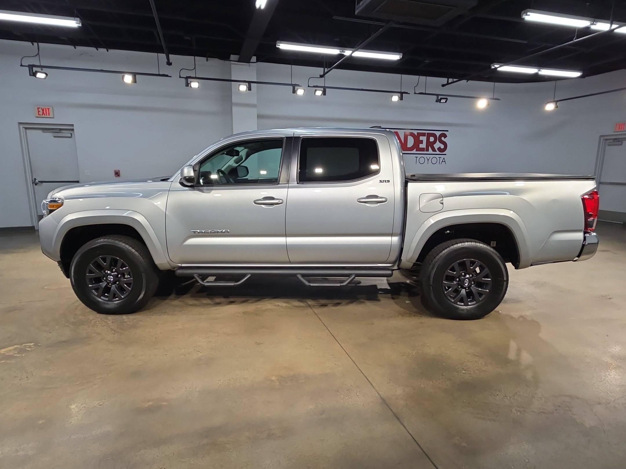 Used 2023 Toyota Tacoma SR5 RWD image 4