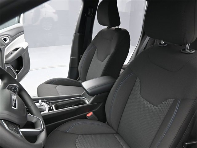 Used 2025 Jeep Compass Sport image 24