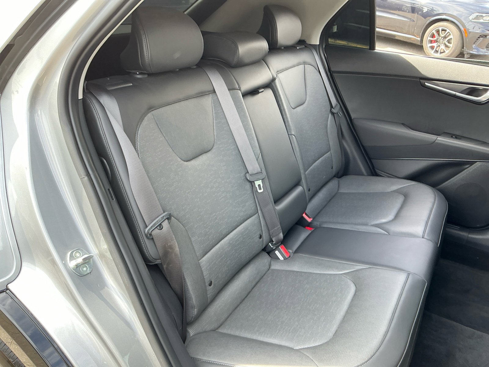 Used 2024 Kia Niro SX image 20