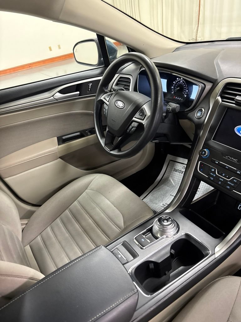 Used 2019 Ford Fusion SE FWD image 22
