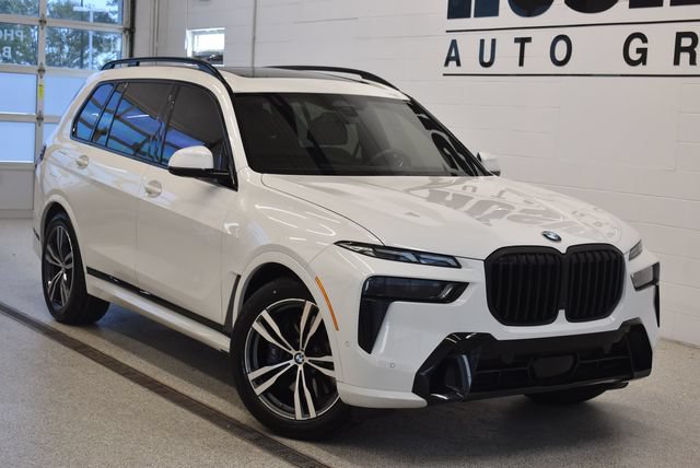 Used 2024 BMW X7 xDrive40i w/ M Sport Package AWD/4WD image 1