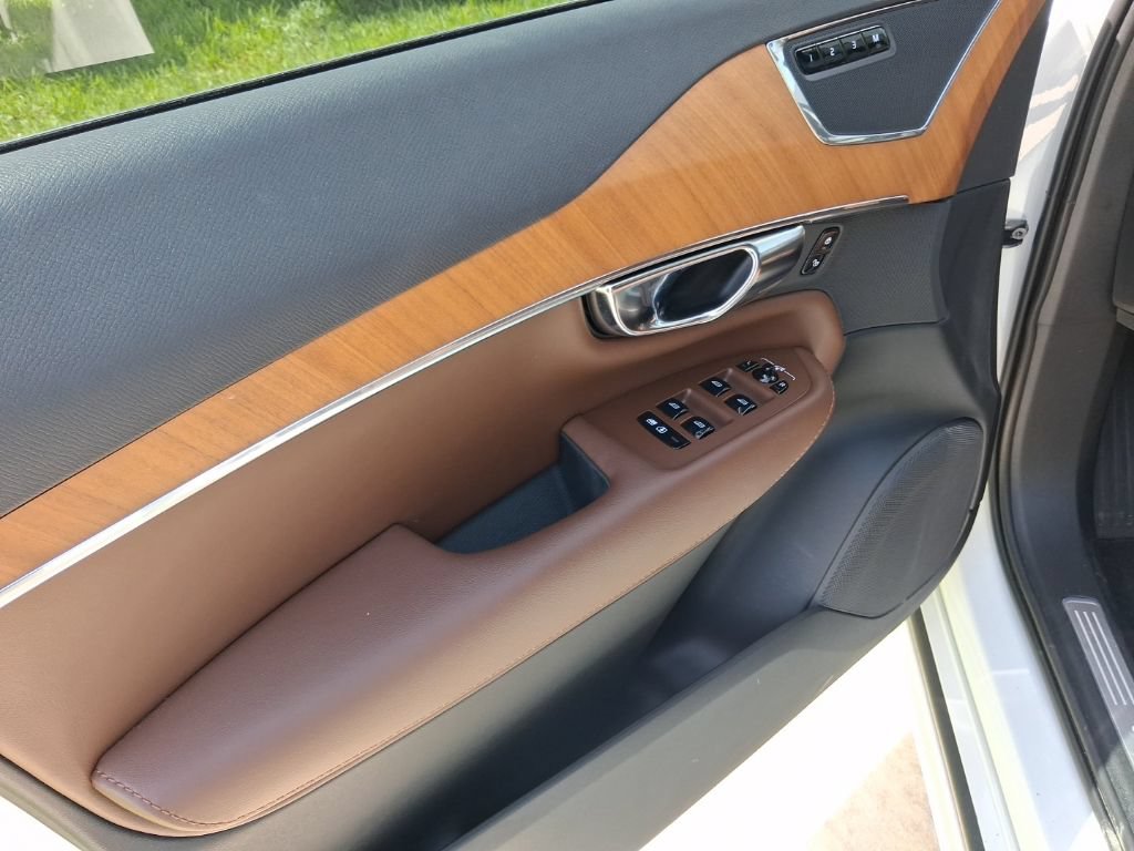 Certified 2025 Volvo XC90 B5 Plus w/ Protection Package Premier AWD/4WD image 15