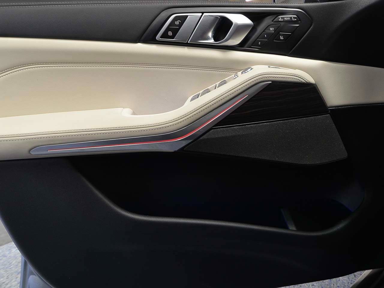 Certified 2024 BMW X7 xDrive40i w/ Premium Package image 6