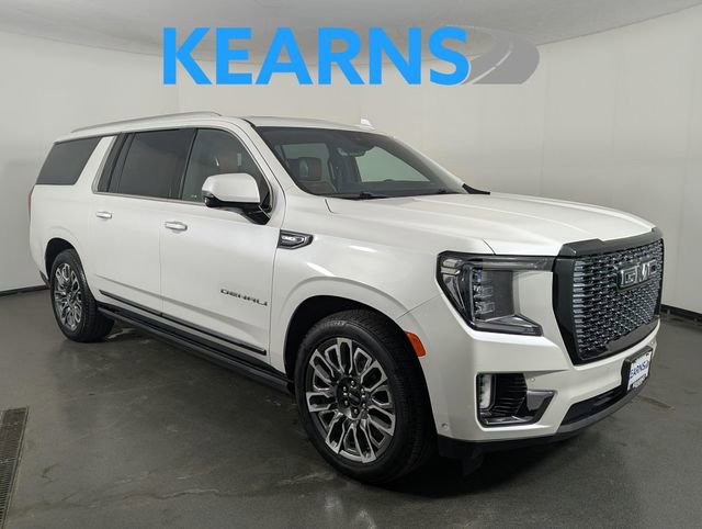 Used 2023 GMC Yukon XL Denali Ultimate AWD/4WD image 1