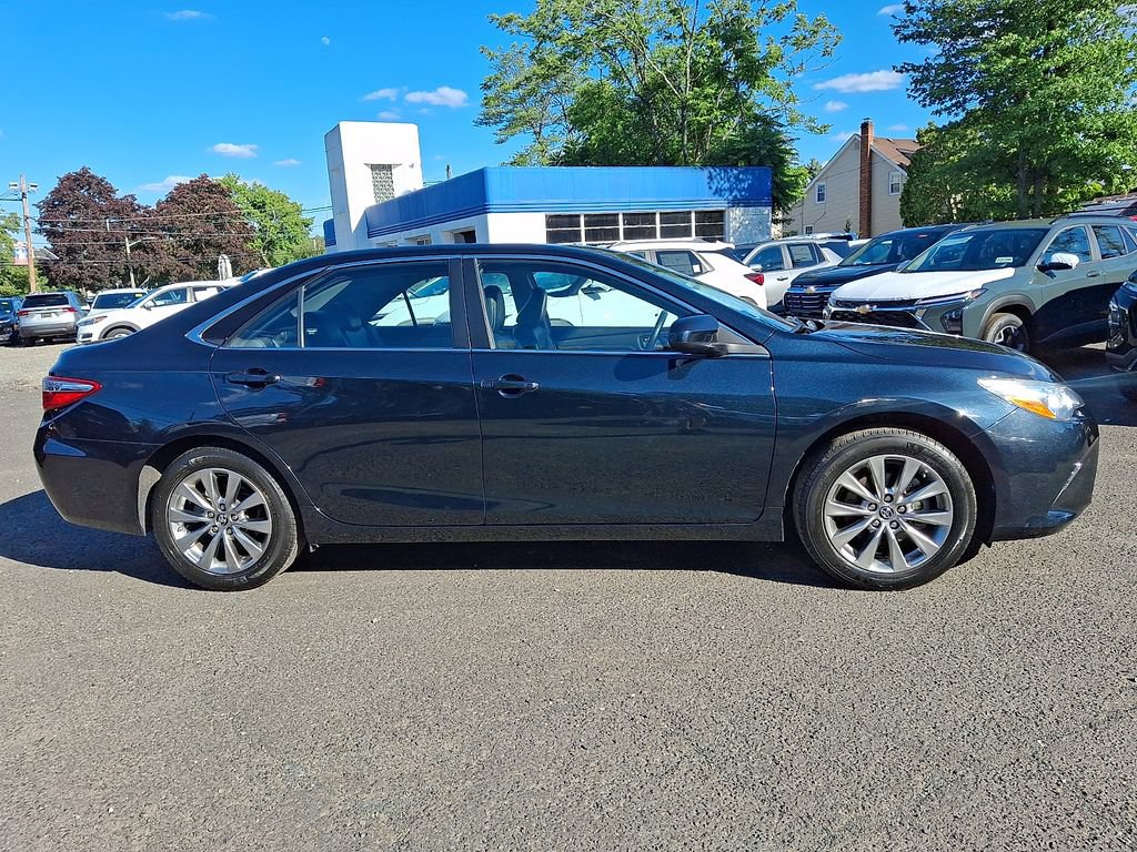 Used 2016 Toyota Camry XLE w/ Moonroof Package FWD image 9