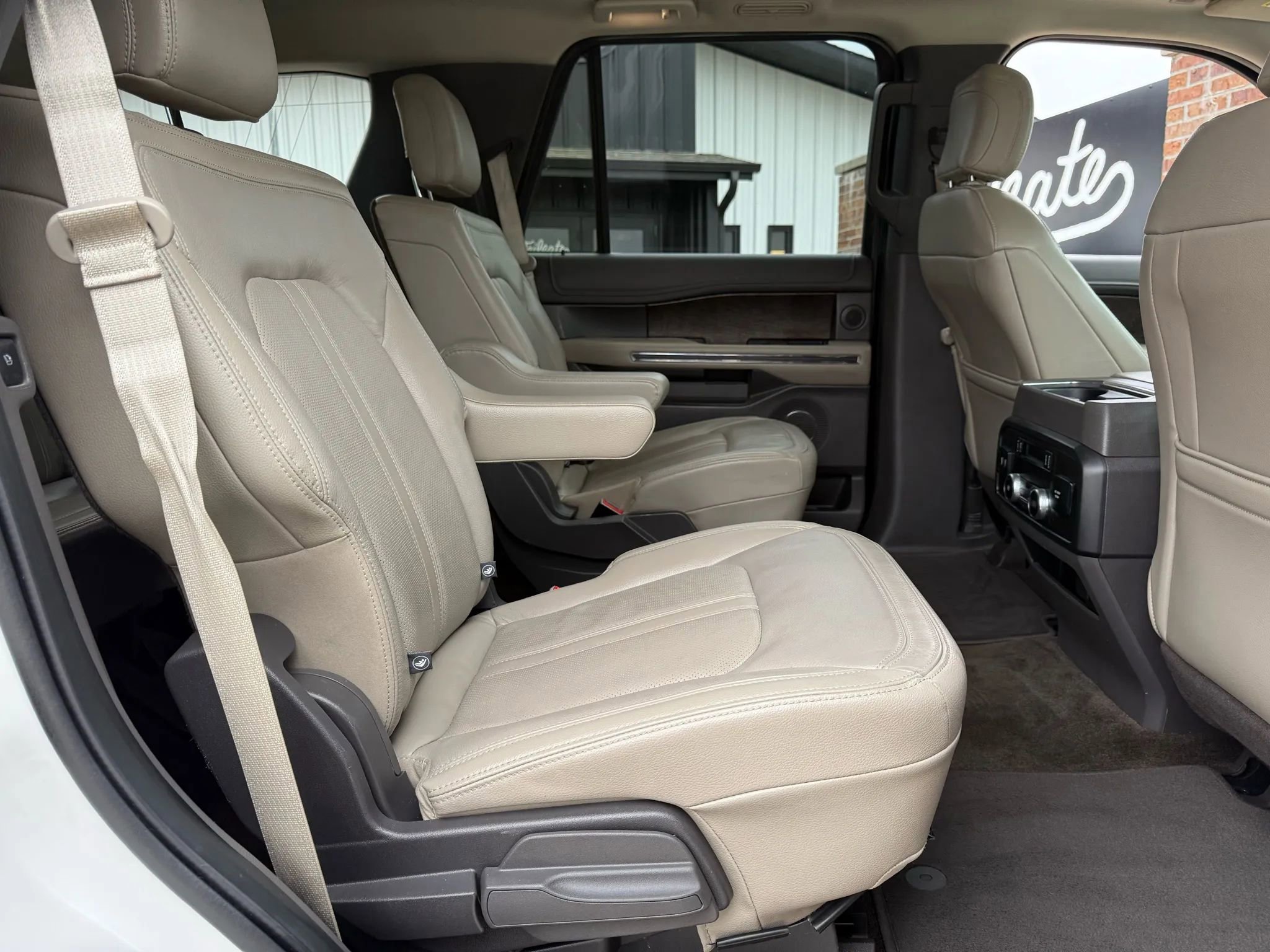 Used 2018 Ford Expedition Limited w/ Equipment Group 301A image 16