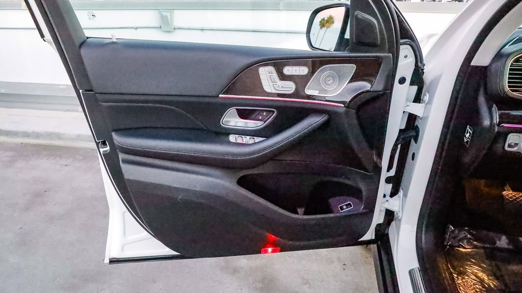 Used 2024 Mercedes-Benz GLS 450 4MATIC image 25