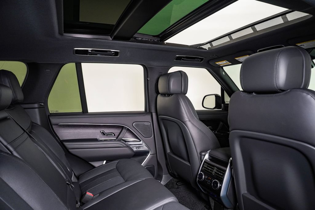 Used 2025 Land Rover Range Rover SE AWD/4WD image 15