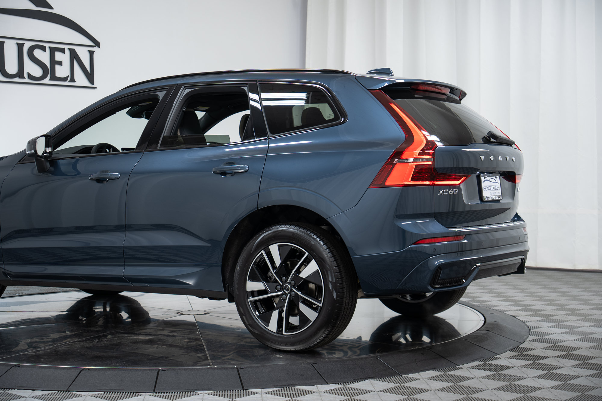 New 2027 Volvo XC60 B5 Core AWD/4WD image 29