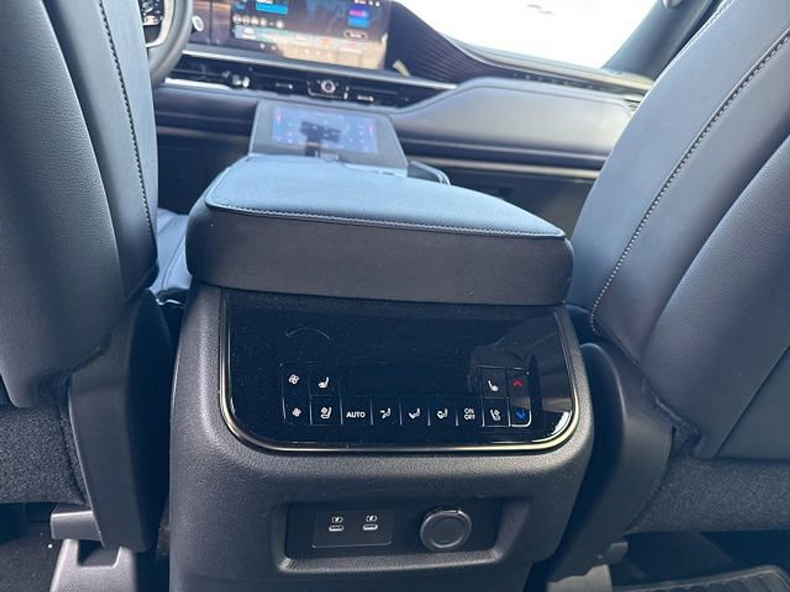 Certified 2026 INFINITI QX80 4WD w/ Sport Exterior Package image 11