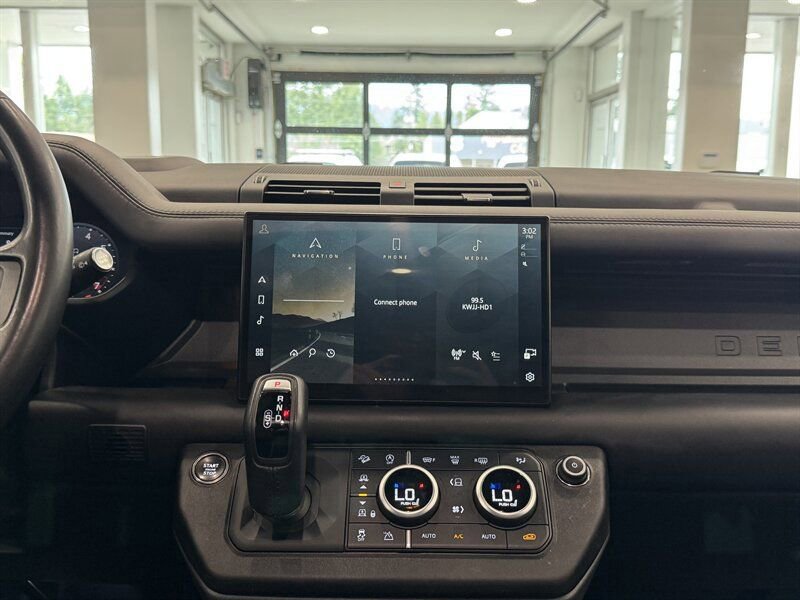Used 2023 Land Rover Defender 130 X image 37