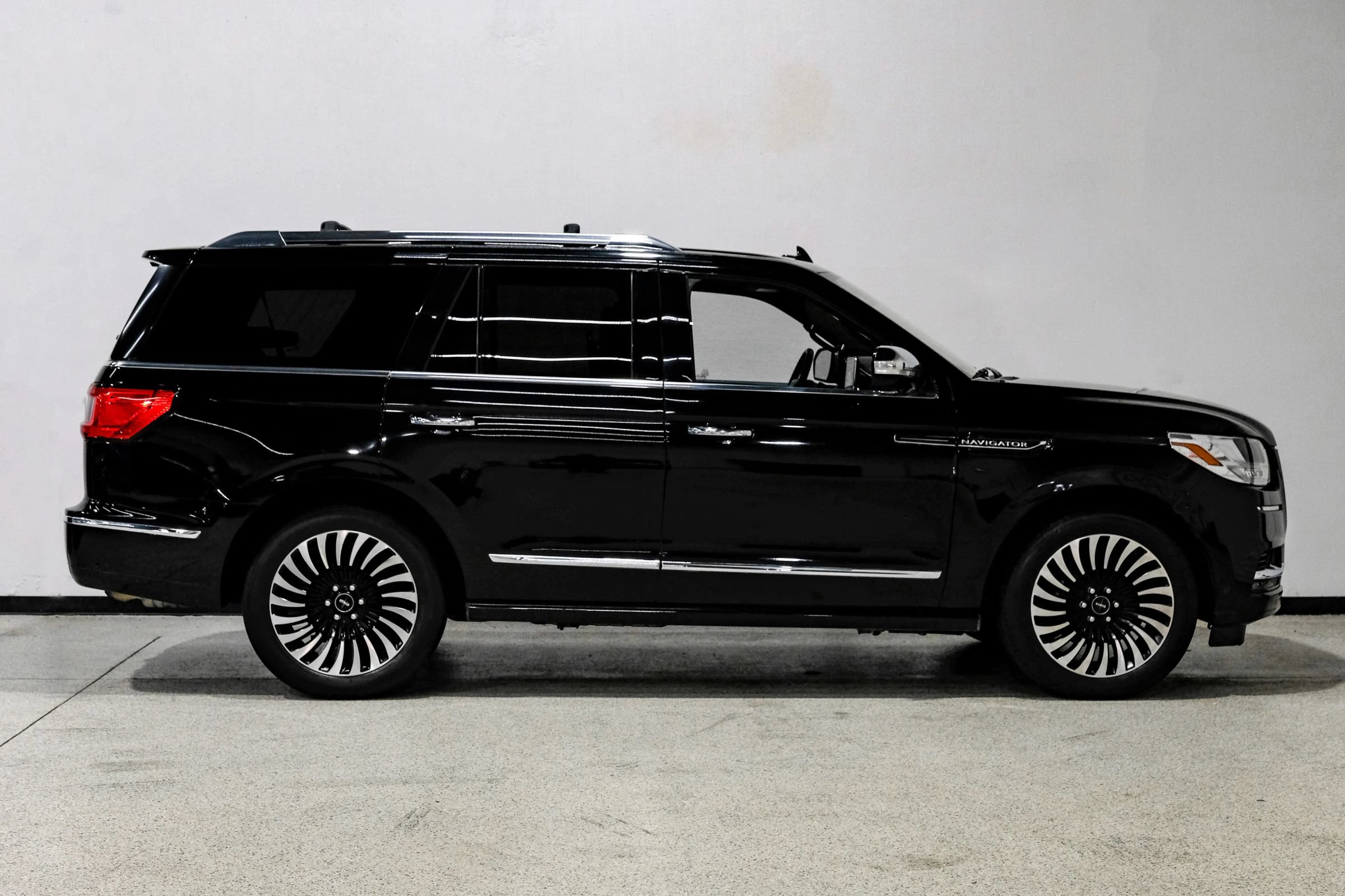 Used 2018 Lincoln Navigator Black Label w/ Cargo Package AWD/4WD image 5