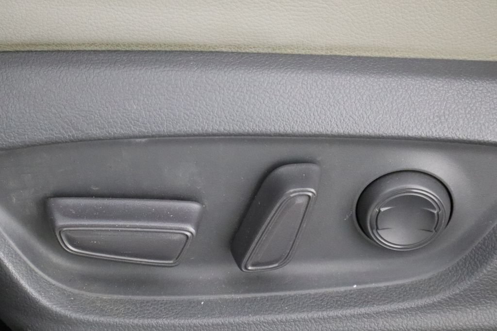 Used 2021 Toyota Camry SE w/ Convenience Package FWD image 24