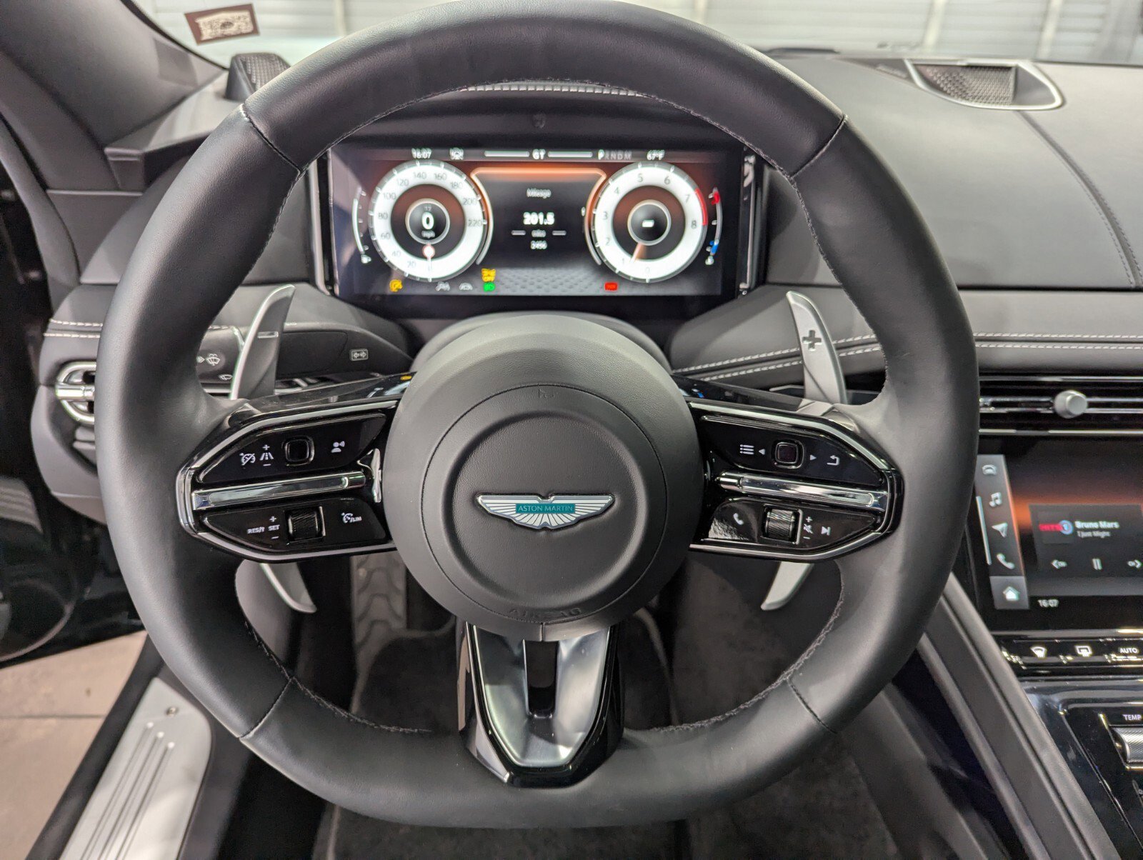 Used 2025 Aston Martin DB12 Coupe image 11