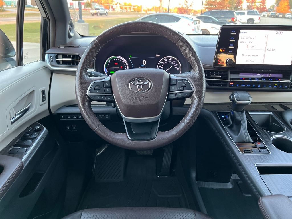 Used 2022 Toyota Sienna Platinum AWD/4WD image 14