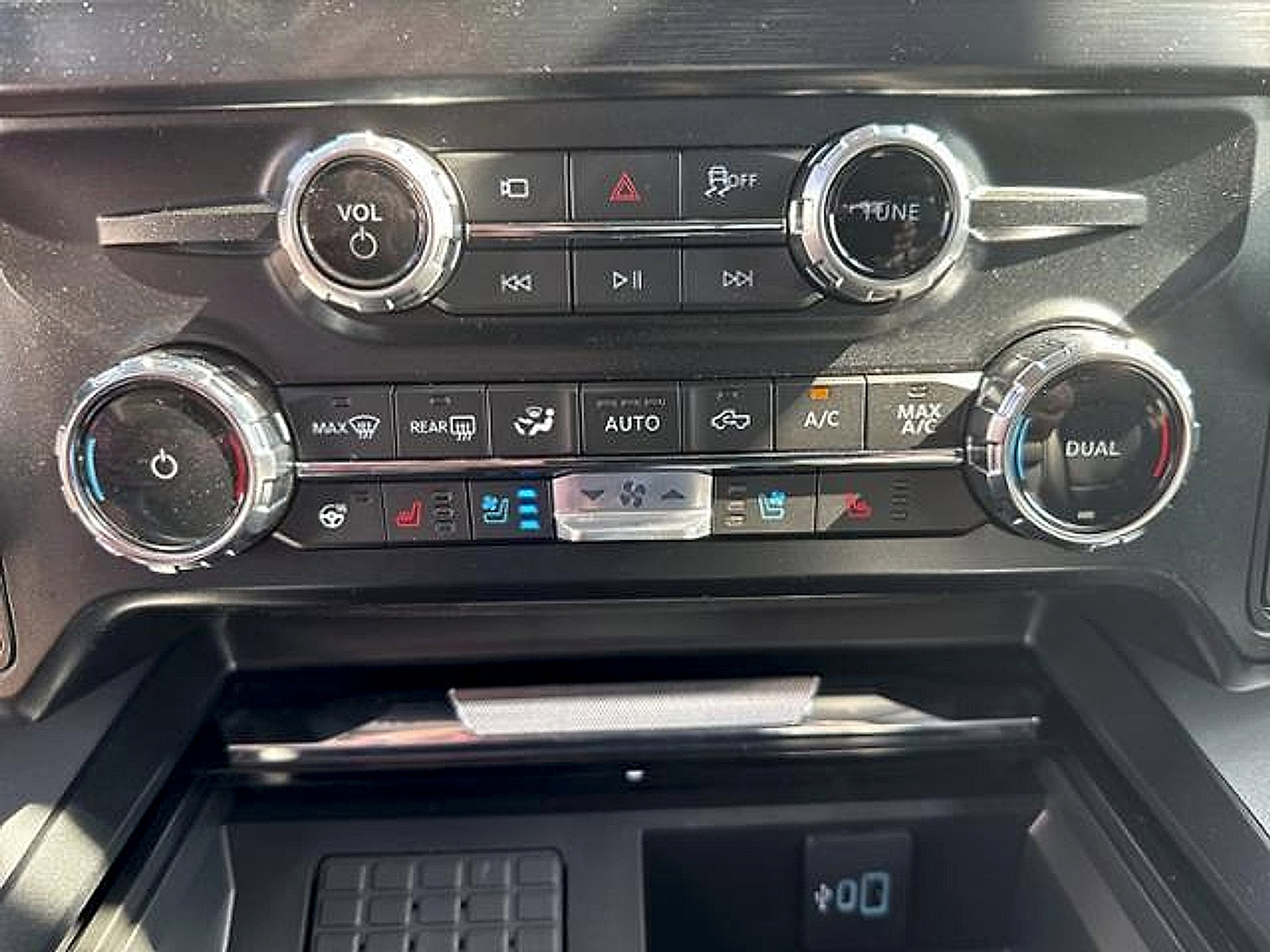 New 2025 Ford F250 Lariat w/ Lariat Ultimate Package image 25