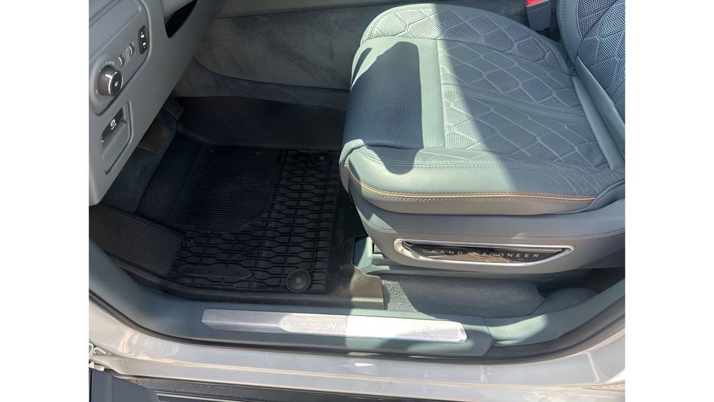 Used 2022 Jeep Grand Wagoneer Series III w/ Rear Seat Video Group 1 image 41