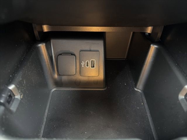 Used 2025 Ford Explorer ST image 34