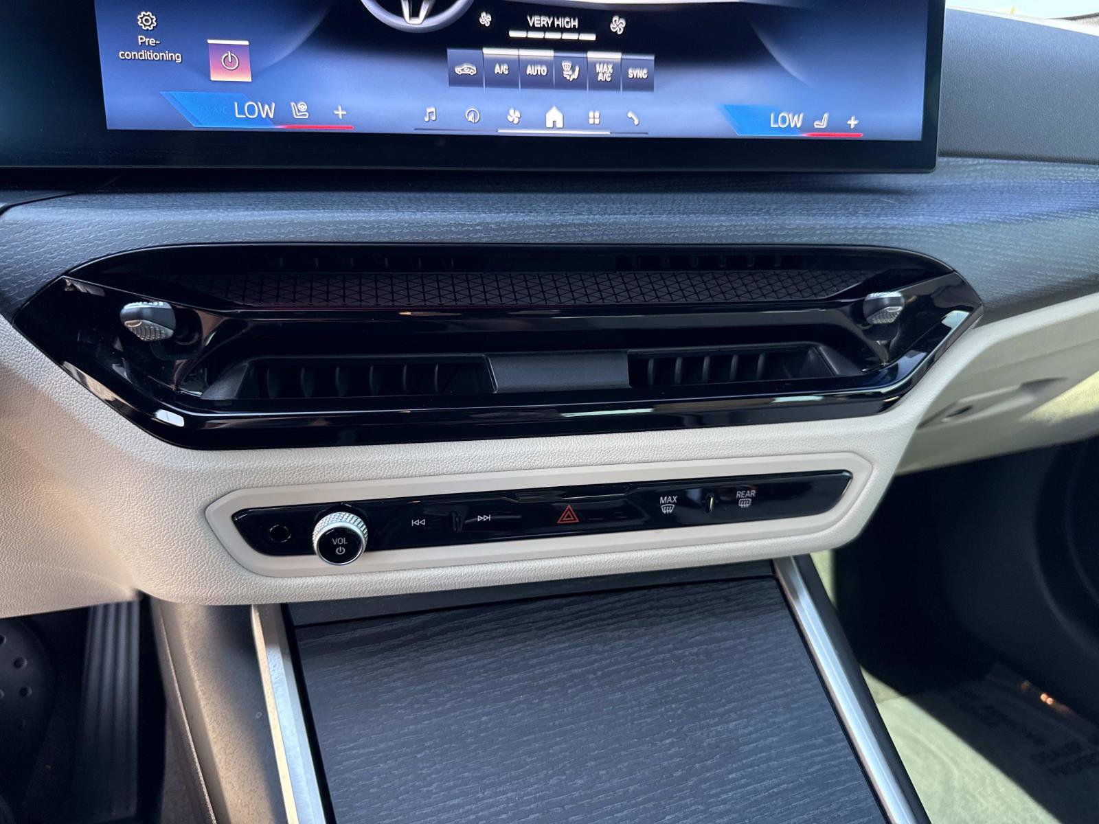 Used 2025 BMW 430i Coupe w/ Premium Package RWD image 22