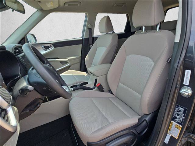 Used 2025 Kia Soul LX w/ LX Technology Package FWD image 15