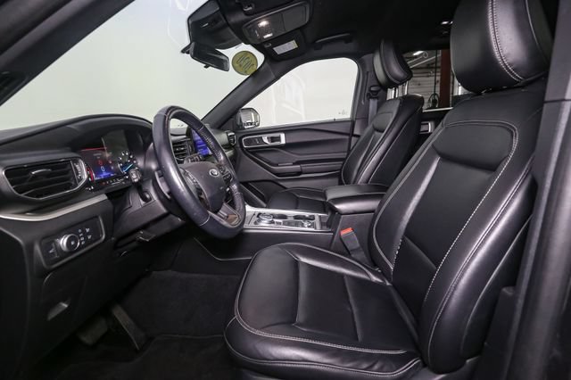 Used 2020 Ford Explorer XLT w/ Equipment Group 202A AWD/4WD image 39