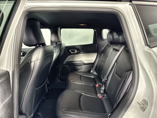 Used 2025 Jeep Compass Limited image 13