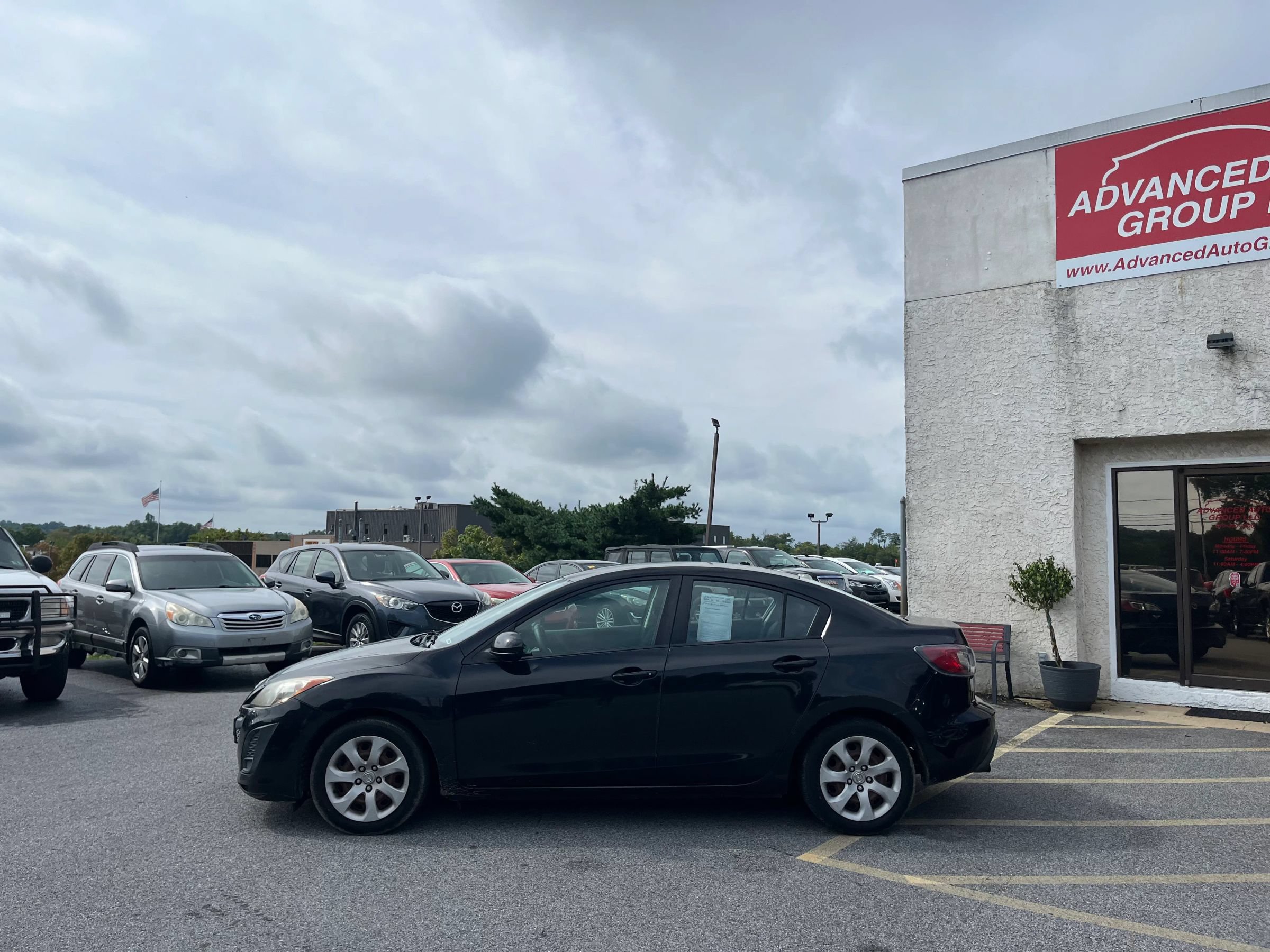 Used 2011 MAZDA MAZDA3 i Sport FWD image 2