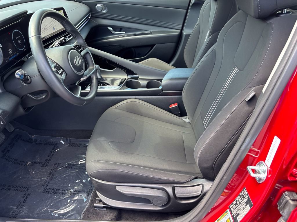 Used 2025 Hyundai Elantra SEL FWD image 17