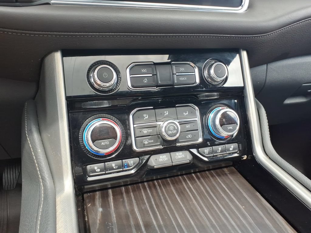 Used 2022 GMC Yukon XL Denali RWD image 28