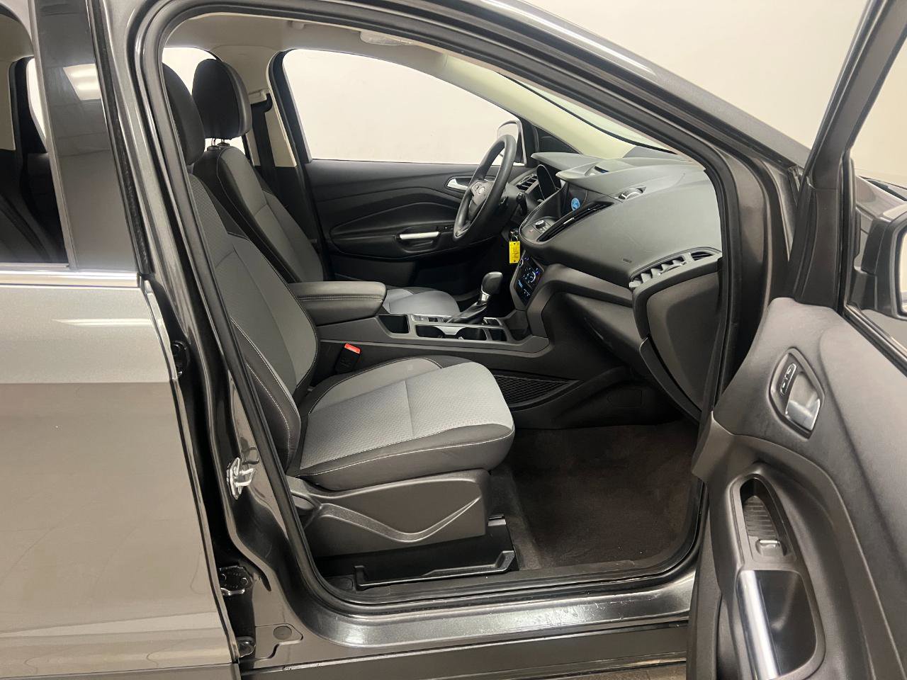 Used 2017 Ford Escape SE w/ Equipment Group 201A FWD image 30