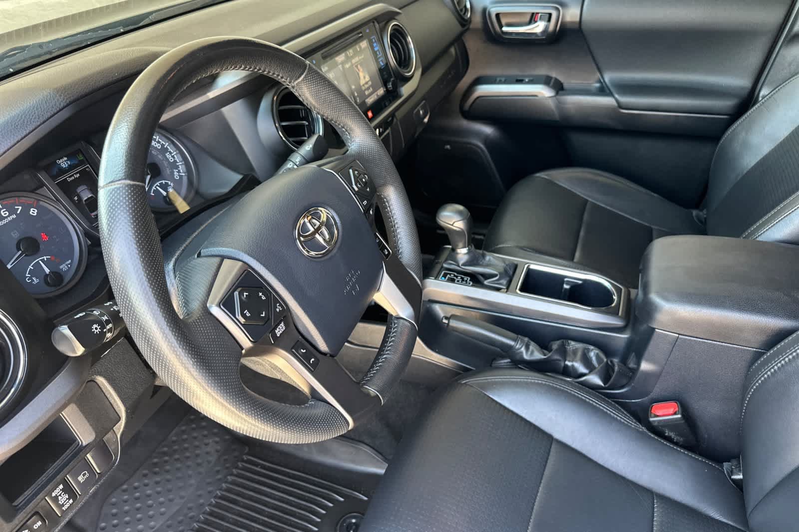 Used 2019 Toyota Tacoma TRD Off-Road AWD/4WD image 9